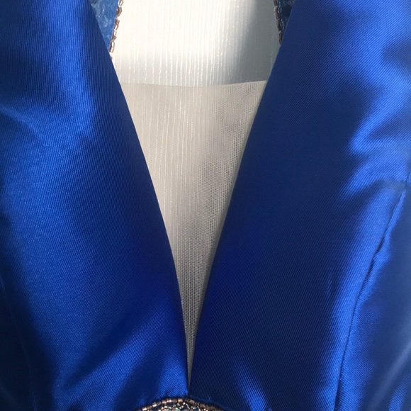 Gorgeous Women’s Royal Blue formal prom party gown in size4 - Picture 8 of 17